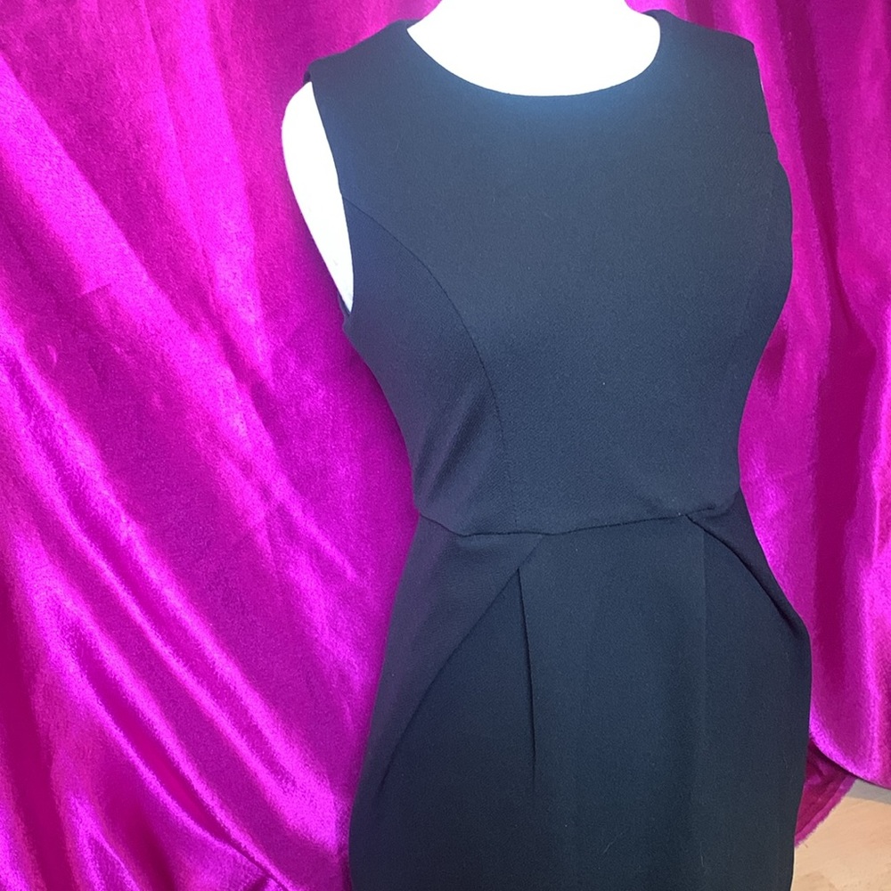 Forever 21 sleeveless zip up back black dress size small